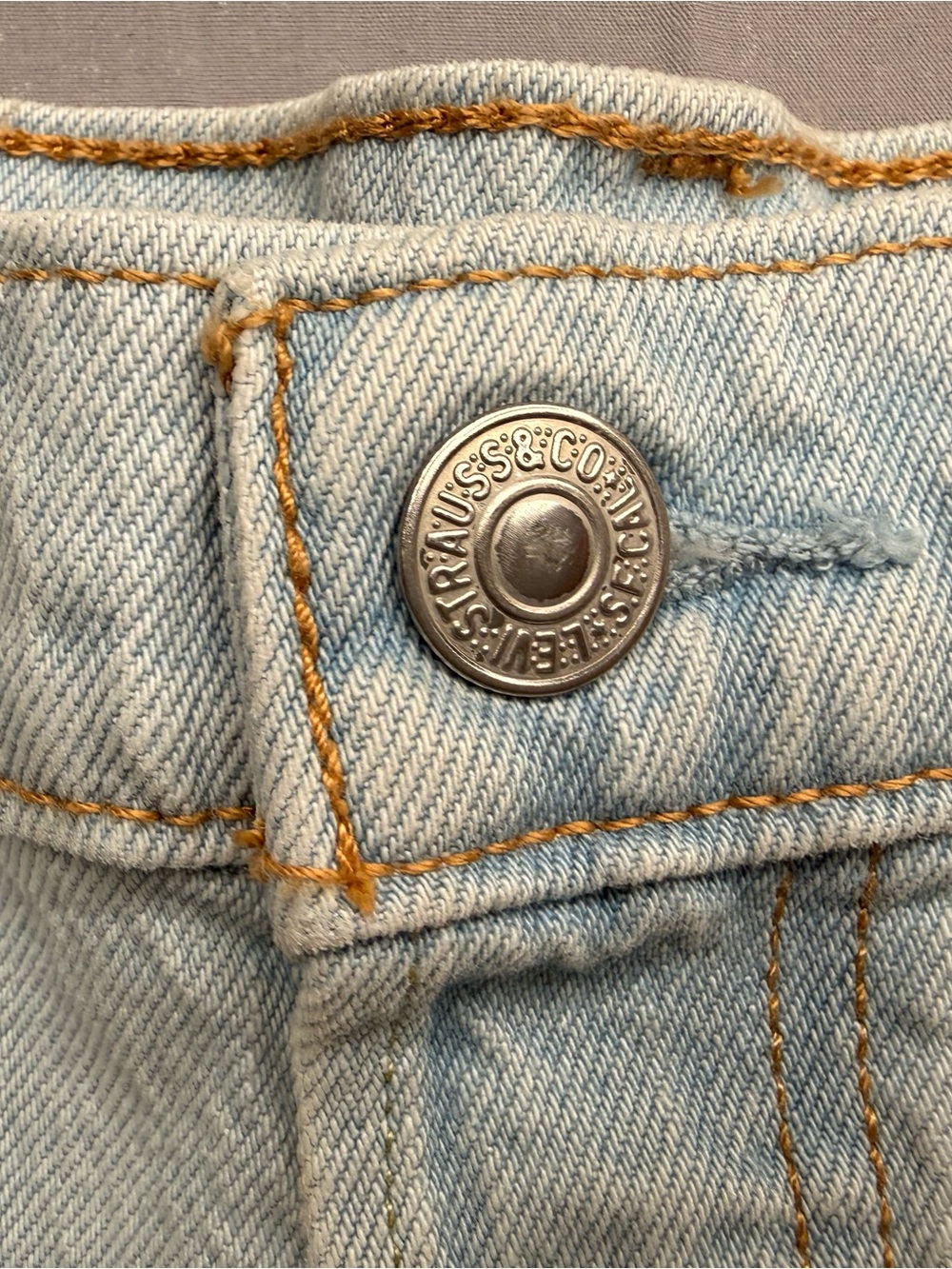 Levi's Light Blue Denim Jeans with Silver Button - Picture 2 of 6